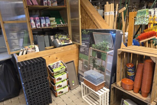 Flyttrea och utförsäljning av odlinsgprodukter såsom krukor, pluggbrätten, roottrainer